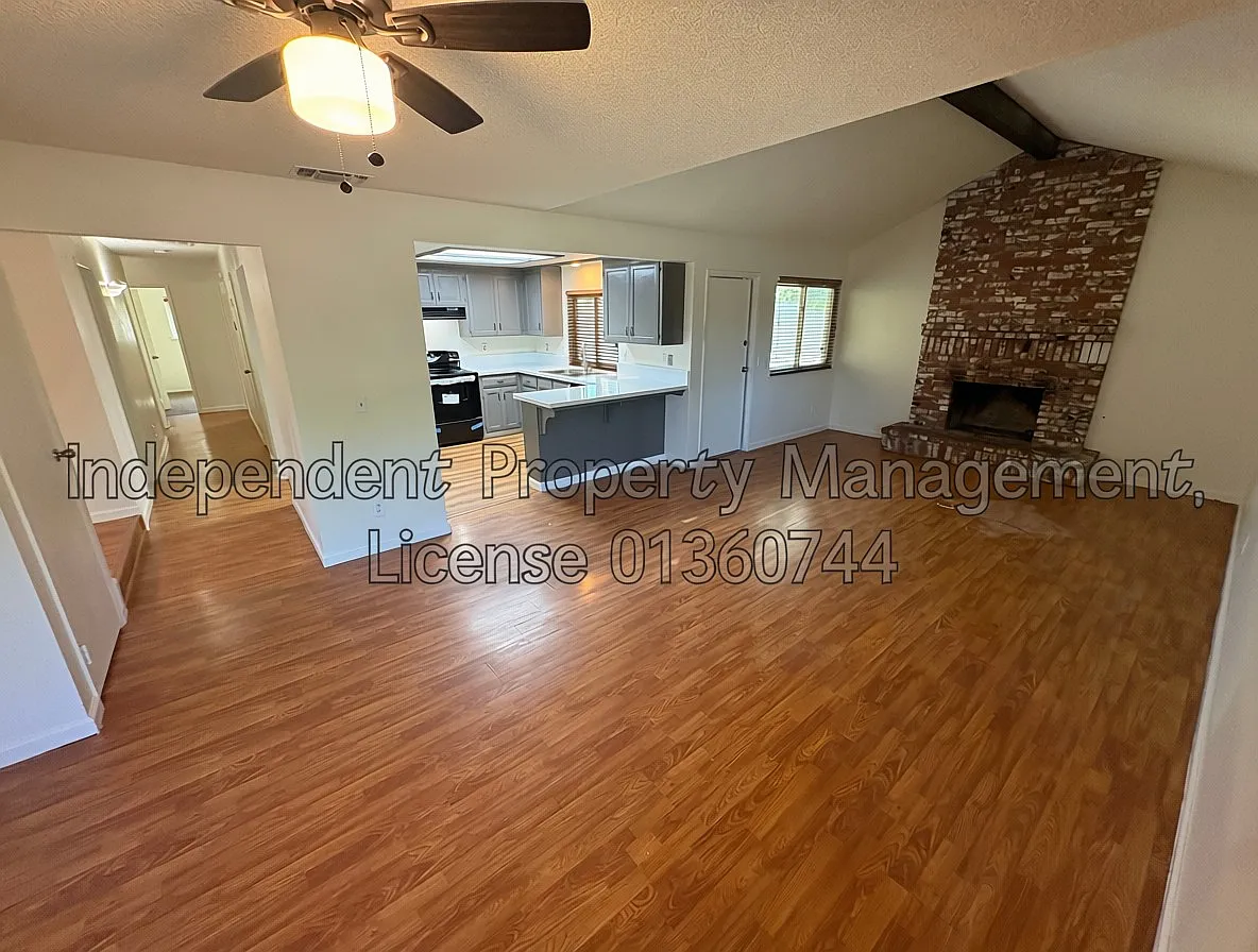 4 bed, 1878 sqft, $2,200 — Photo 3