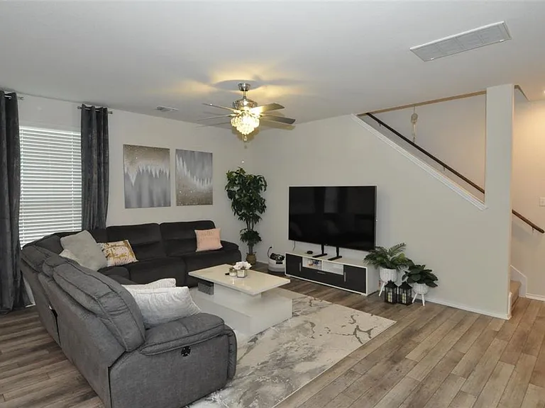 1717 T H Johnson Dr — Photo 8