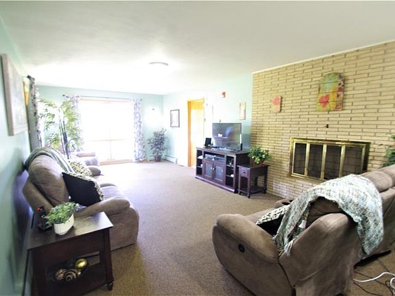 2nd image of 40 Lynndon Ln