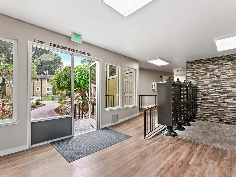 Vista Creek Apartments — Photo 30