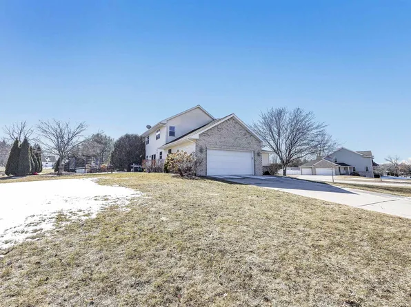 3481 Leeds Castle Dr, Green Bay, WI 54313