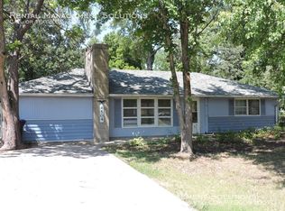 4504 SW 21st St, Topeka, KS 66604