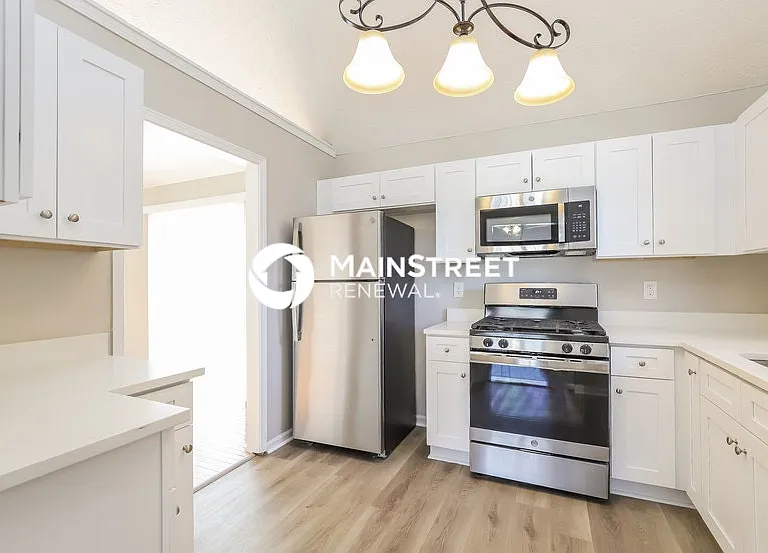 7015 Bristol Trl — Photo 4