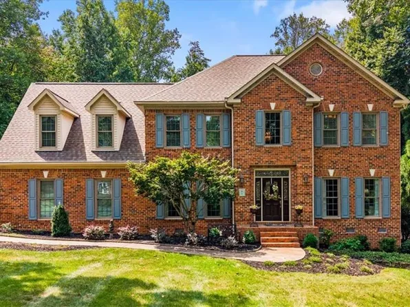 1813 Wild Fern Dr, Oak Ridge, NC 27310