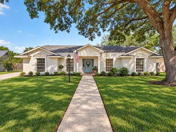 18203 Carriage Ln, Houston, TX 77058