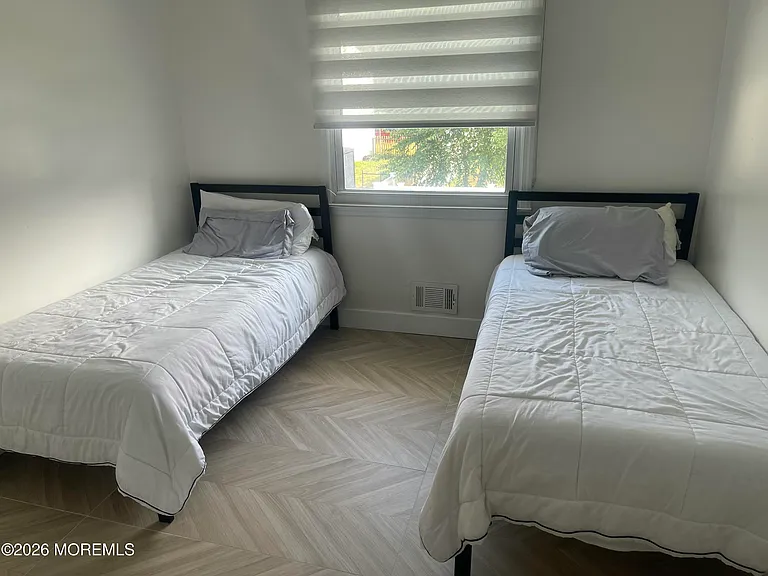 1202 Thomas Ave — Photo 8