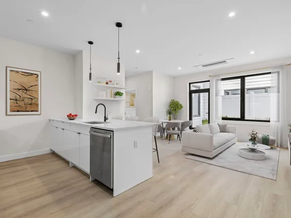 4525 Bergenwood Avenue 209 image 2 of 22