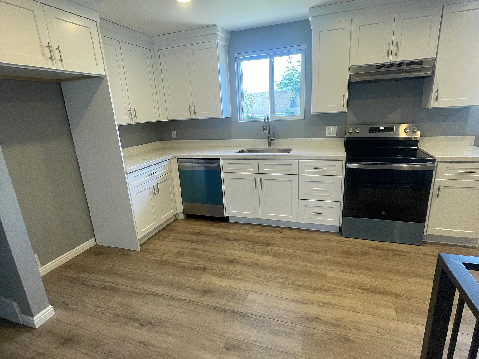 5 bed, 1920 sqft, $2,700 — Photo 2