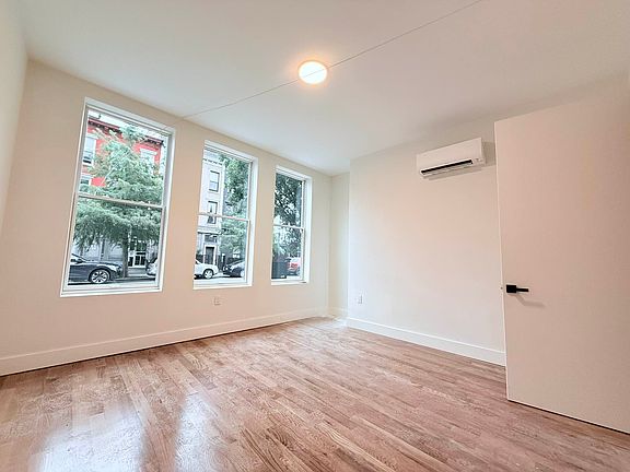 2nd image of 695 Dekalb Ave #1A