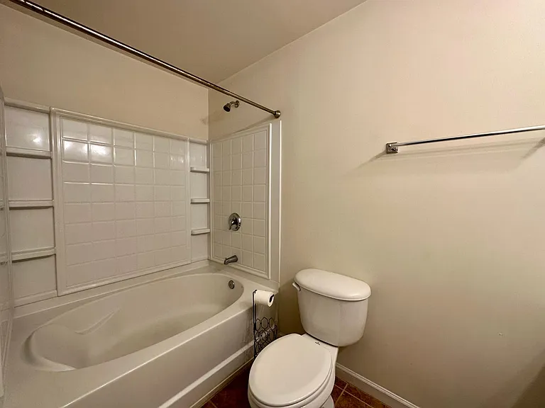 1548 Liberty Pkwy NW — Photo 4