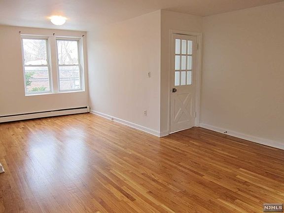 4th image of 479 Broad Ave Floor 2