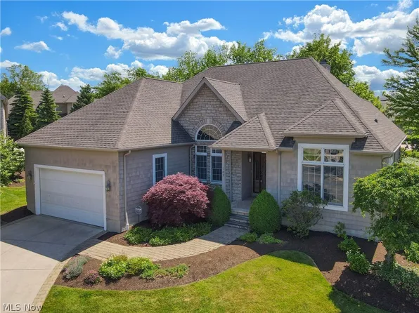 105 Nantucket Ct, Bratenahl, OH 44108