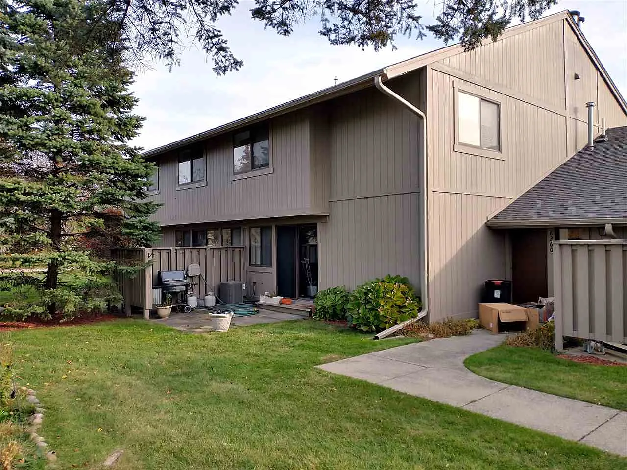 6260 Greenview Pl photo 1