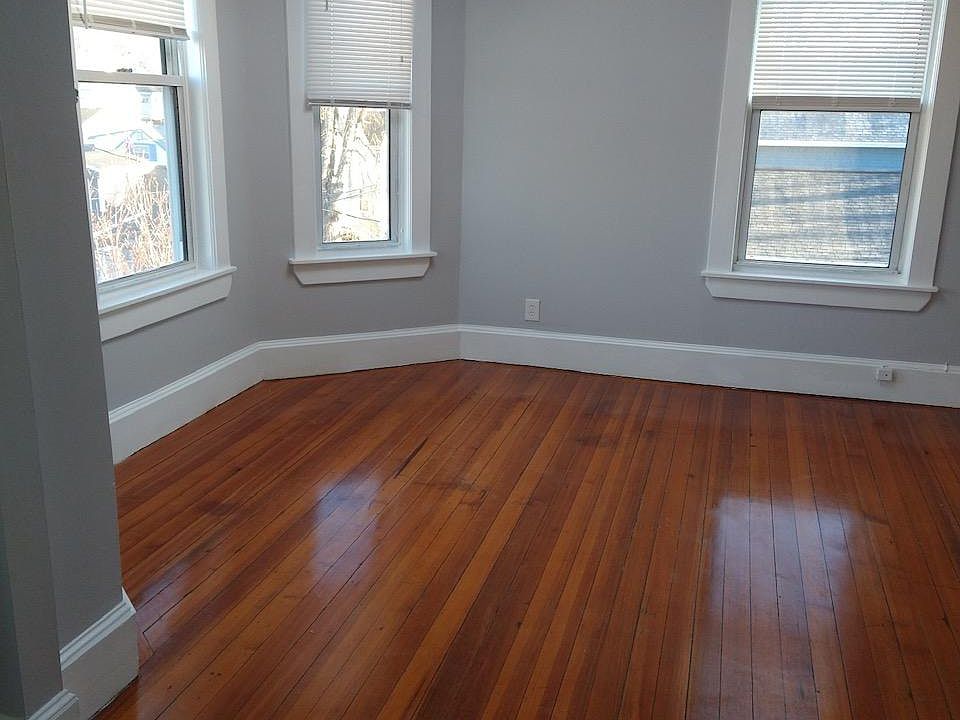 2nd image of 76 Radcliffe Rd #2