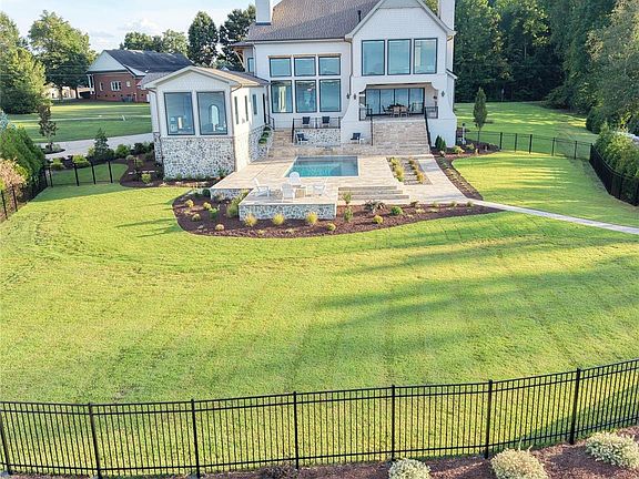 2nd image of 7679 Rabbit Cir