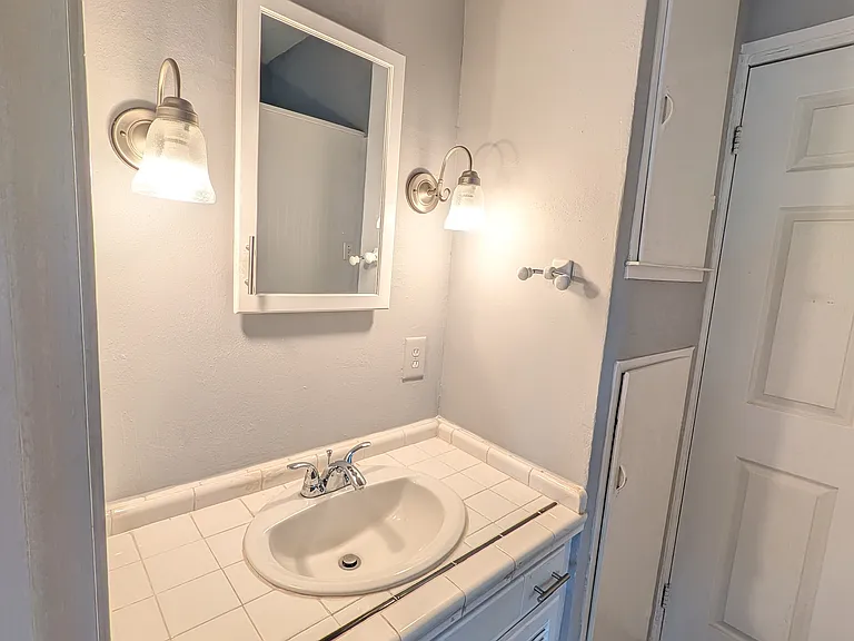 700 N Jefferson St #B — Photo 10