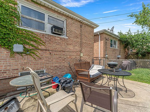 5th image of 9043 S Carpenter St