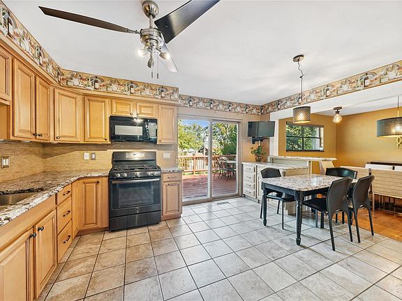 5th image of 11939 Amherst Dr