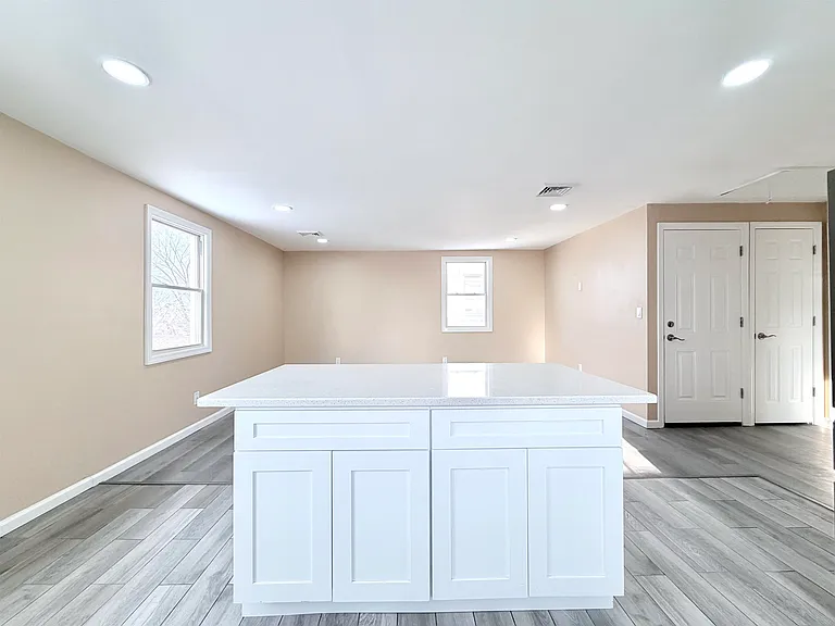 1572 Summit Ave #2 — Photo 5