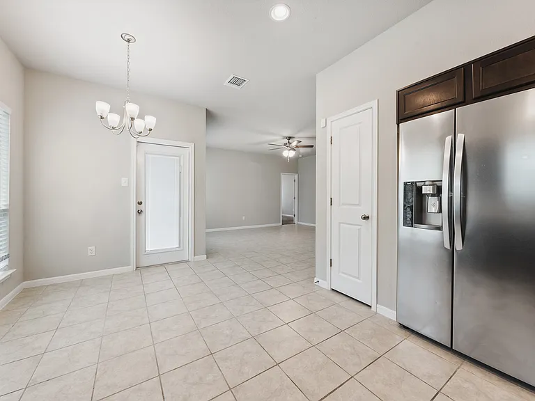 2217 Petersburg Ln — Photo 8