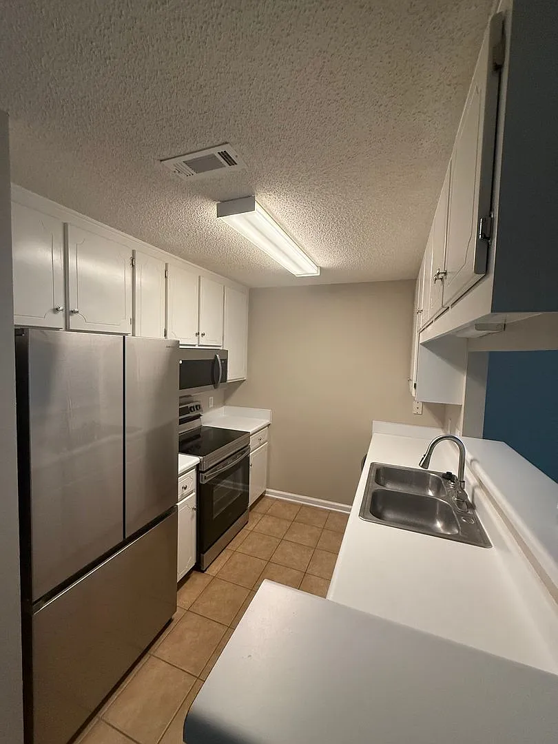 Available NOW - 123 Woodberry — Photo 3