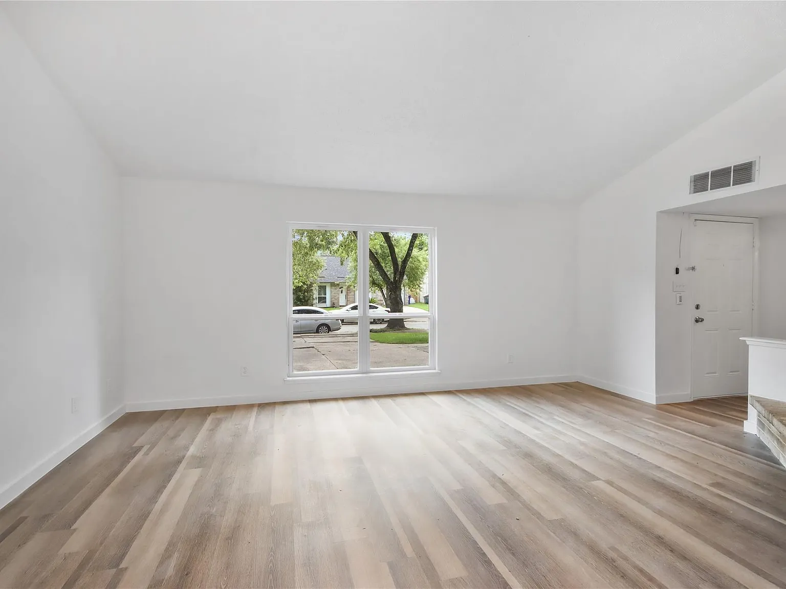 3 bed, 4.0 bath, 1748 sqft, $1,795 — Photo 4