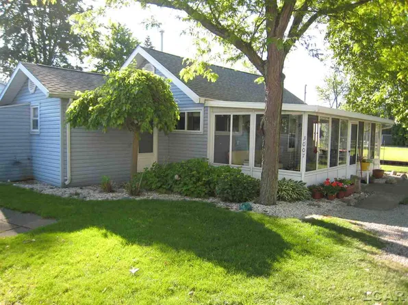 3007 Round Lake Hwy, Manitou Beach, MI 49253