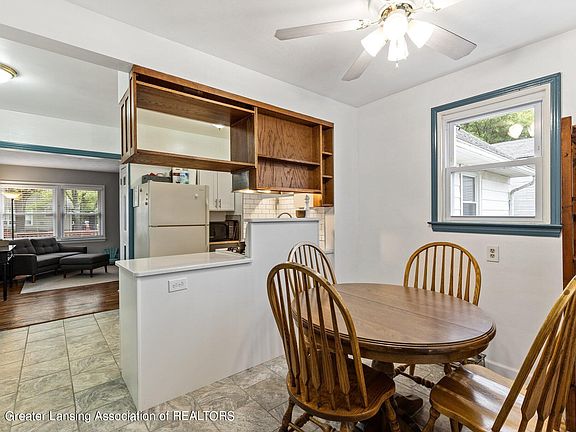 5th image of 852 E Greenlawn Ave