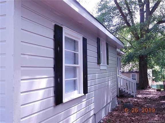 2nd image of 1215 W Walnut Ave