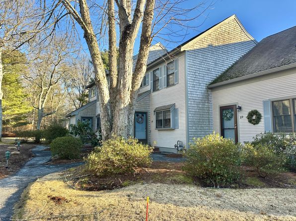 35 Santuit Pond Way #11B, Mashpee, MA 02649