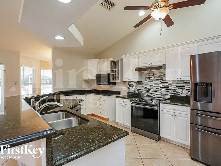 1217 SW 35th Ter — Photo 5