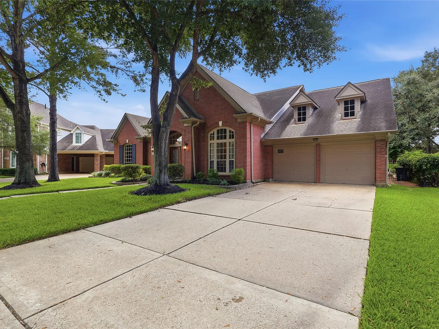 5 bed, 3.5 bath, 3530 sqft, $4,500 — Photo 2