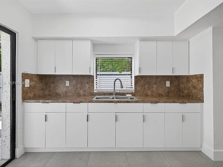 17150 NE 18th Ave — Photo 11