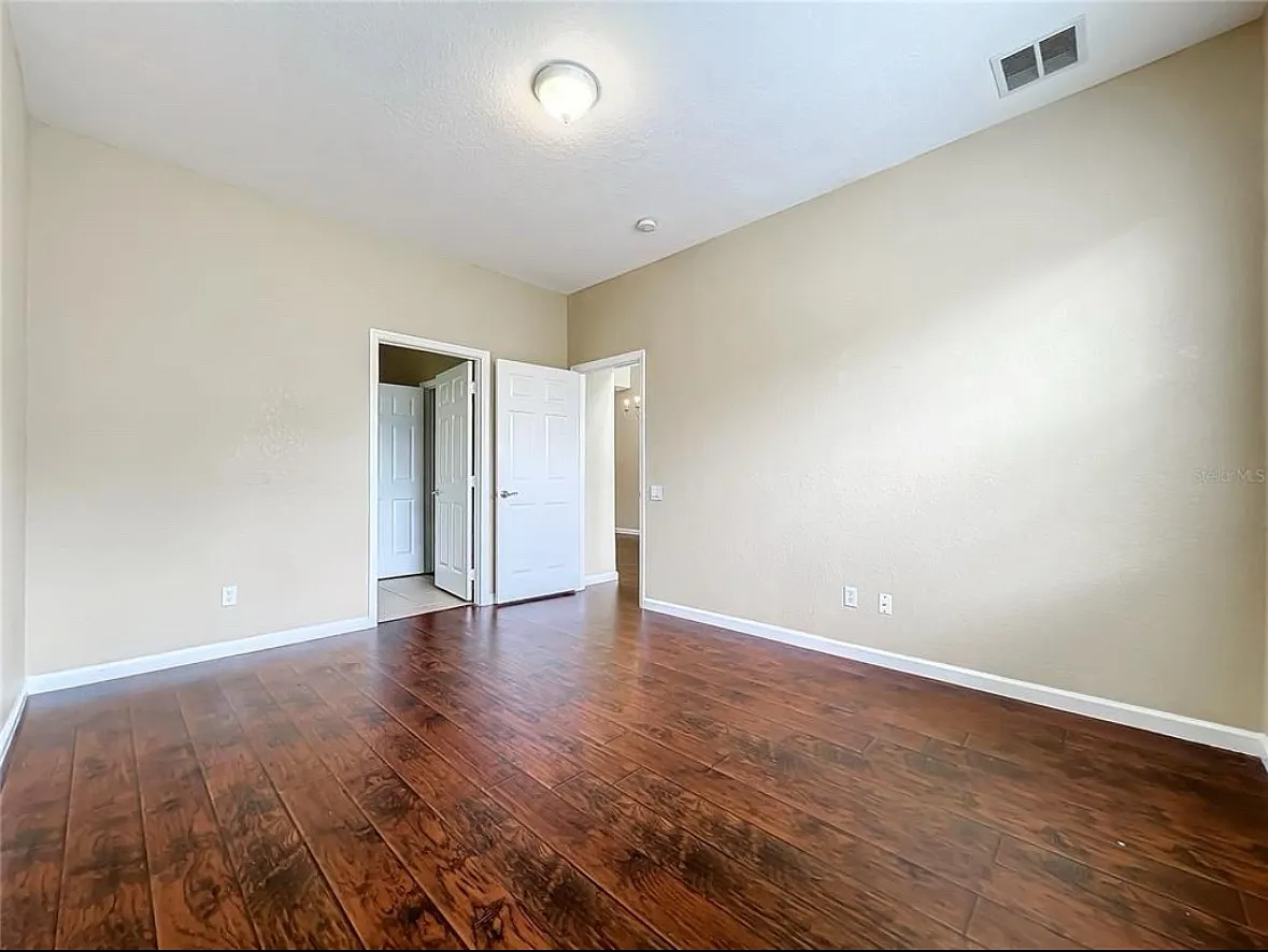 3 bed, 1824 sqft, $2,400 — Photo 2
