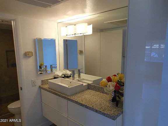 4th image of 3033 E Devonshire Ave Unit 1025