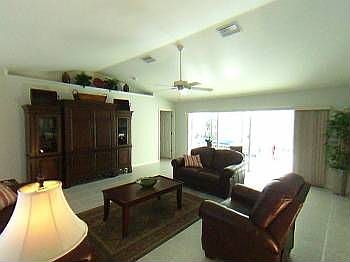 5th image of 466 Rotonda Cir