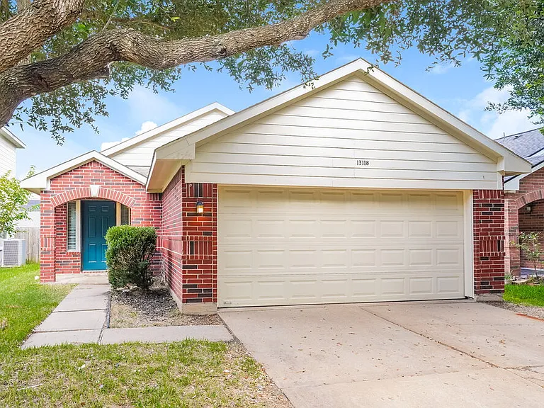 13118 Kingston Point Ln — Photo 3