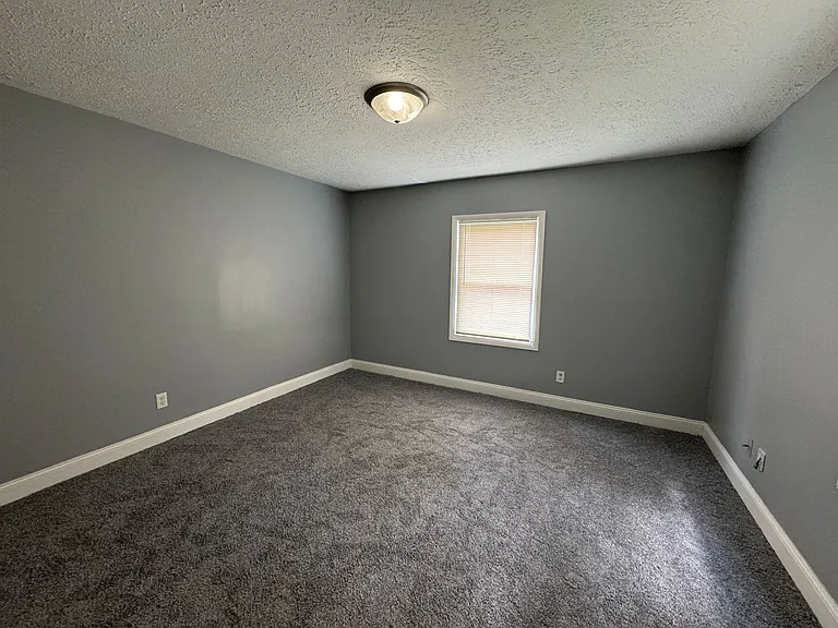 712 Melvenia St — Photo 12