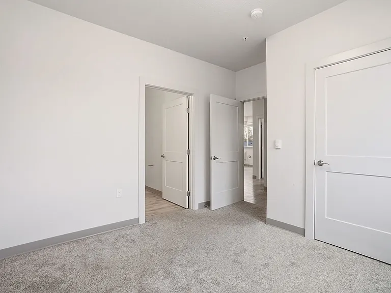 Nathan Apartments — Photo 115