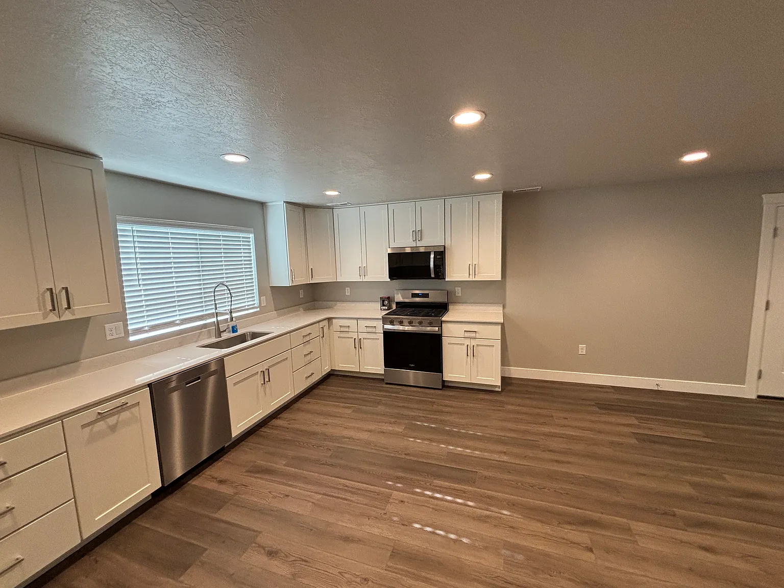 3 bed, 1800 sqft, $2,300 — Photo 4