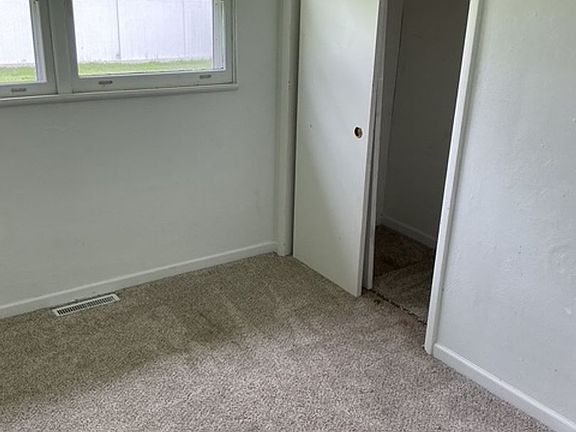 5th image of 105 E Glendale St #1