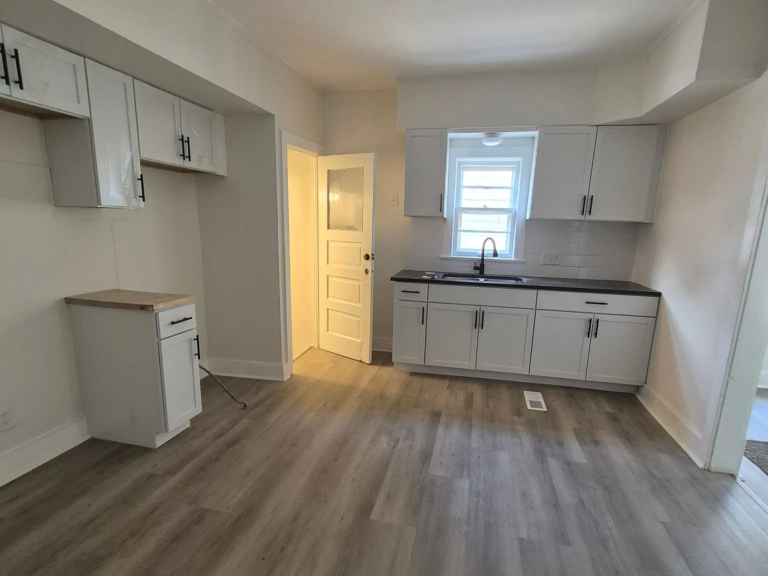3449 West 54th Lower Unit 3 bedroom 1 bath — Photo 2