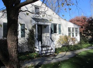 225 Village Rd, Green Village, NJ 07935