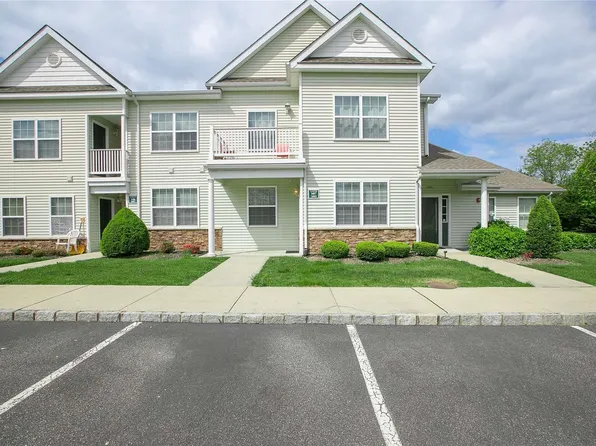 1403 Piccadilly Way #1403, Saint James, NY 11780