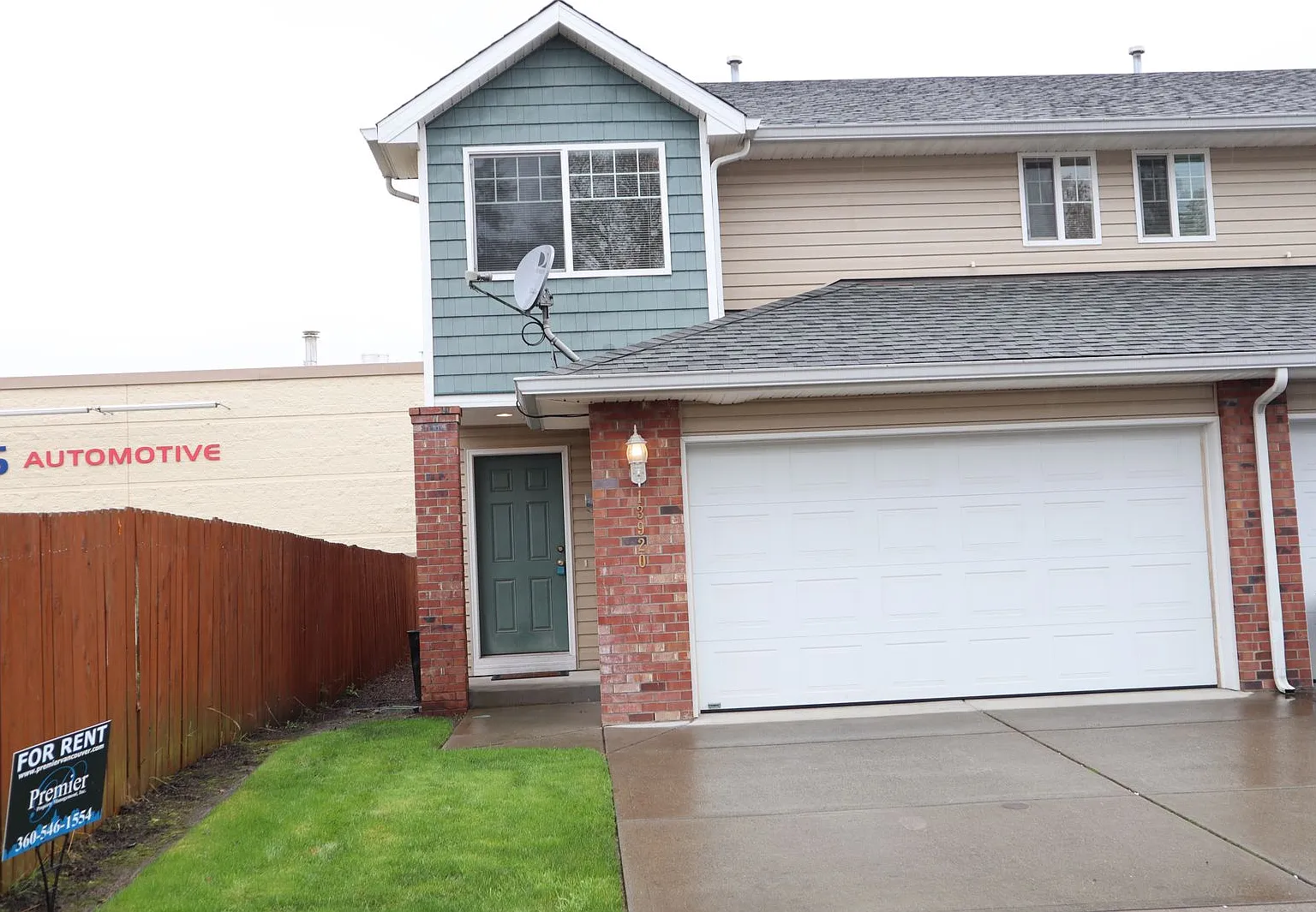 Move-In Special - Spacious Salmon Creek Townhome For Lease - 13920 Ne 7th Ct. — Photo 1