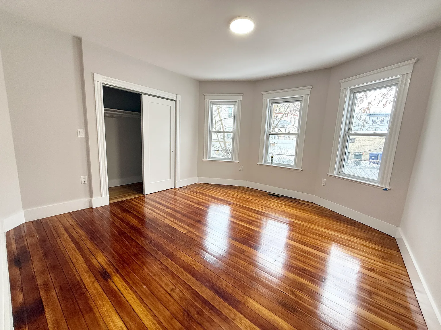 3 bed, 1.5 bath, 9999 sqft, $3,700 — Photo 3