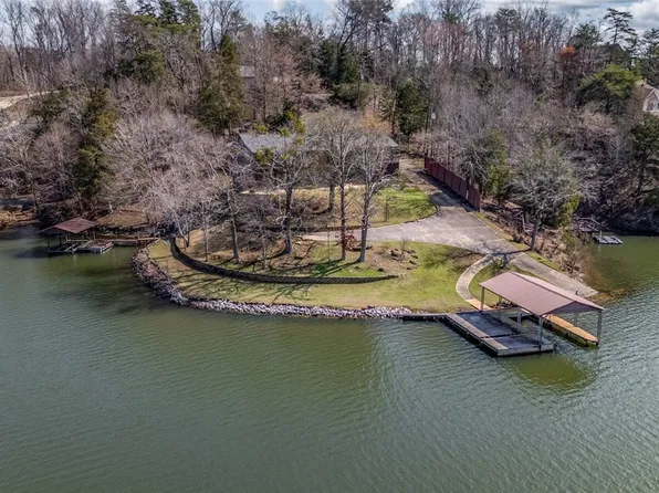 12443 Country Club Dr, Northport, AL 35475