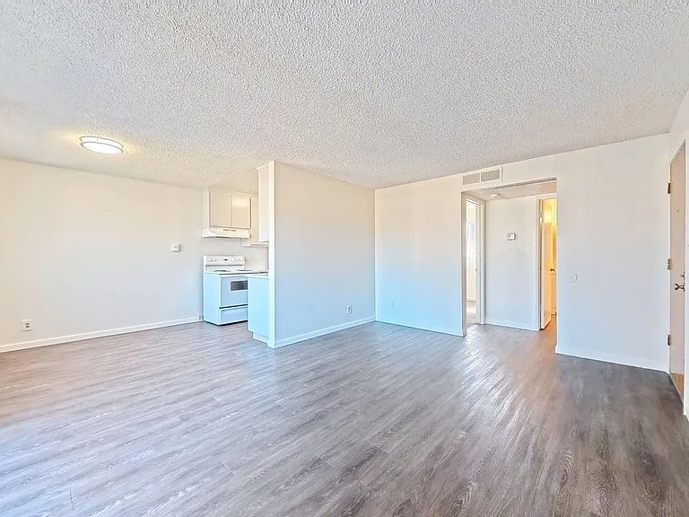 Silk Oak Apartments — Photo 19