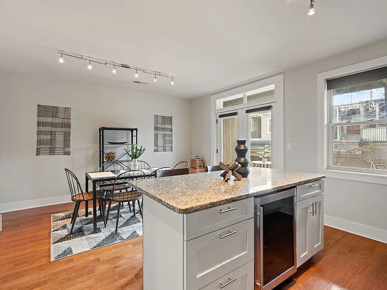 Kitchen with Wine and Beer Freg!