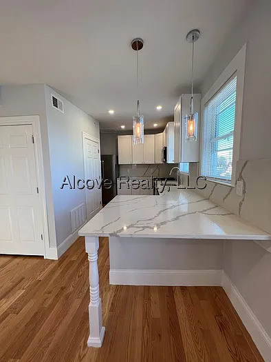 3 bed, 2.0 bath, $4,725 — Photo 4